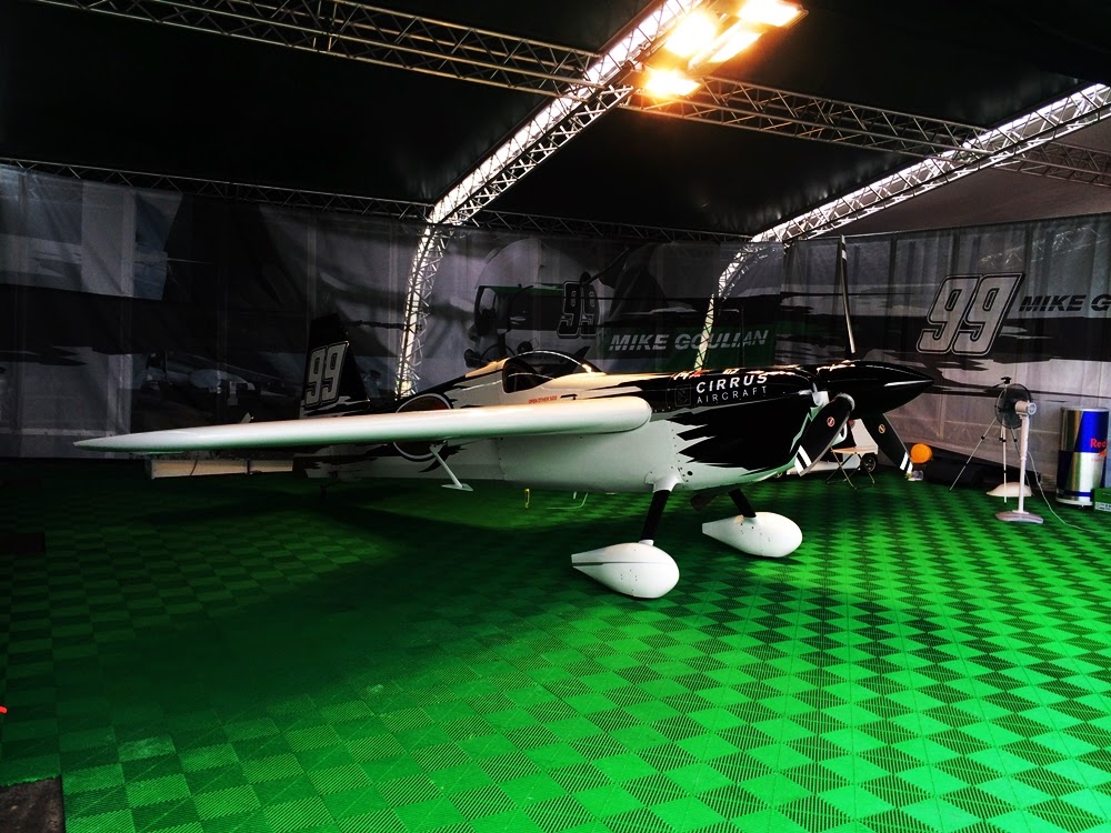 revetement-de-sol-pour-hangar-Swisstrax-ribtrax-pro-vert-techno